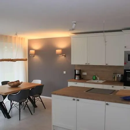 Admirals Corner Lee Appartamento