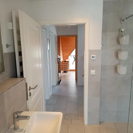 Admirals Corner Lee *