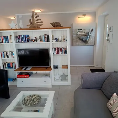 Admirals Corner Lee Apartment